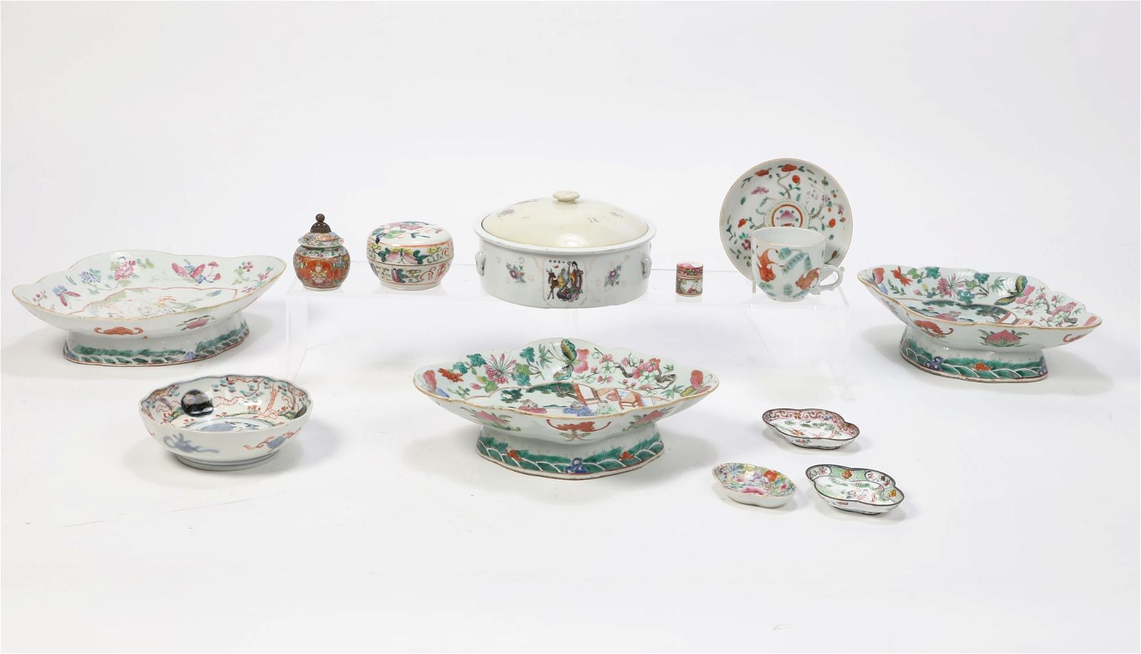 TWELVE CHINESE PORCELAIN TABLE