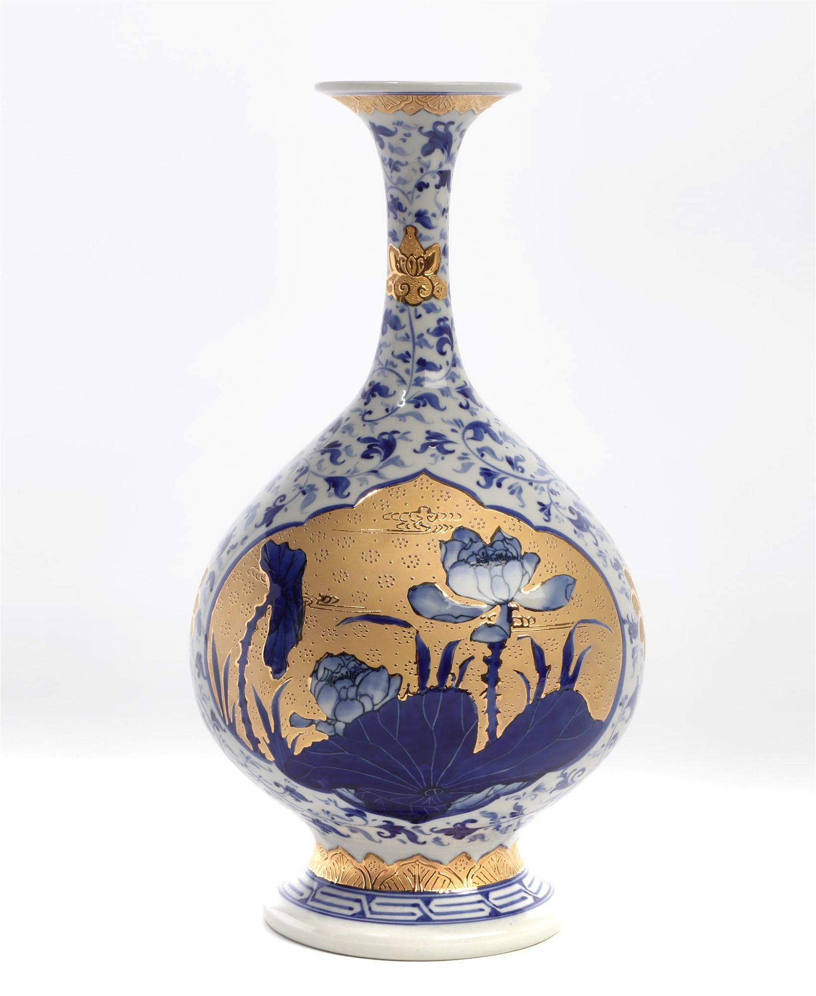 AN ASIAN BLUE AND GILT DECORATED PORCELAIN