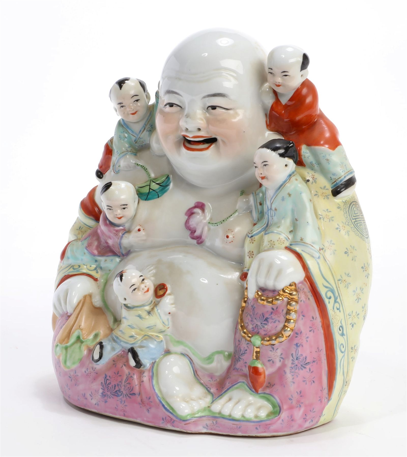 A CHINESE PORCELAIN BUDDHA FIGUREA