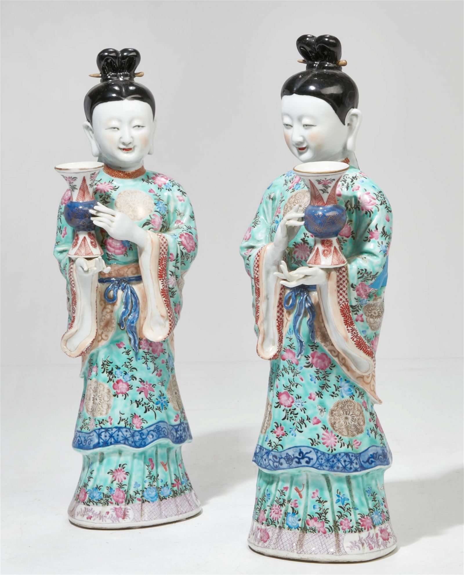 A PAIR OF CHINESE PORCELAIN FIGURAL