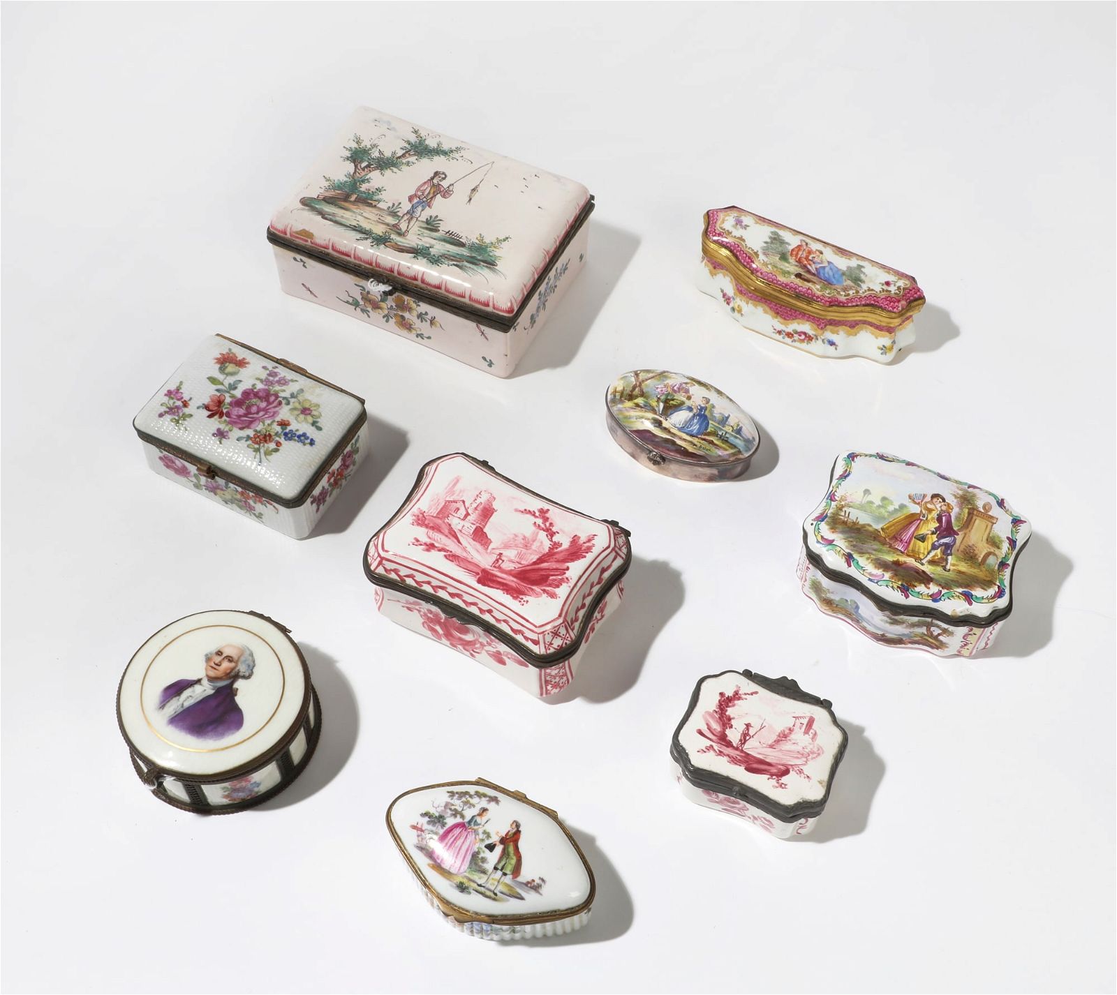 A GROUP OF NINE SMALL PORCELAIN