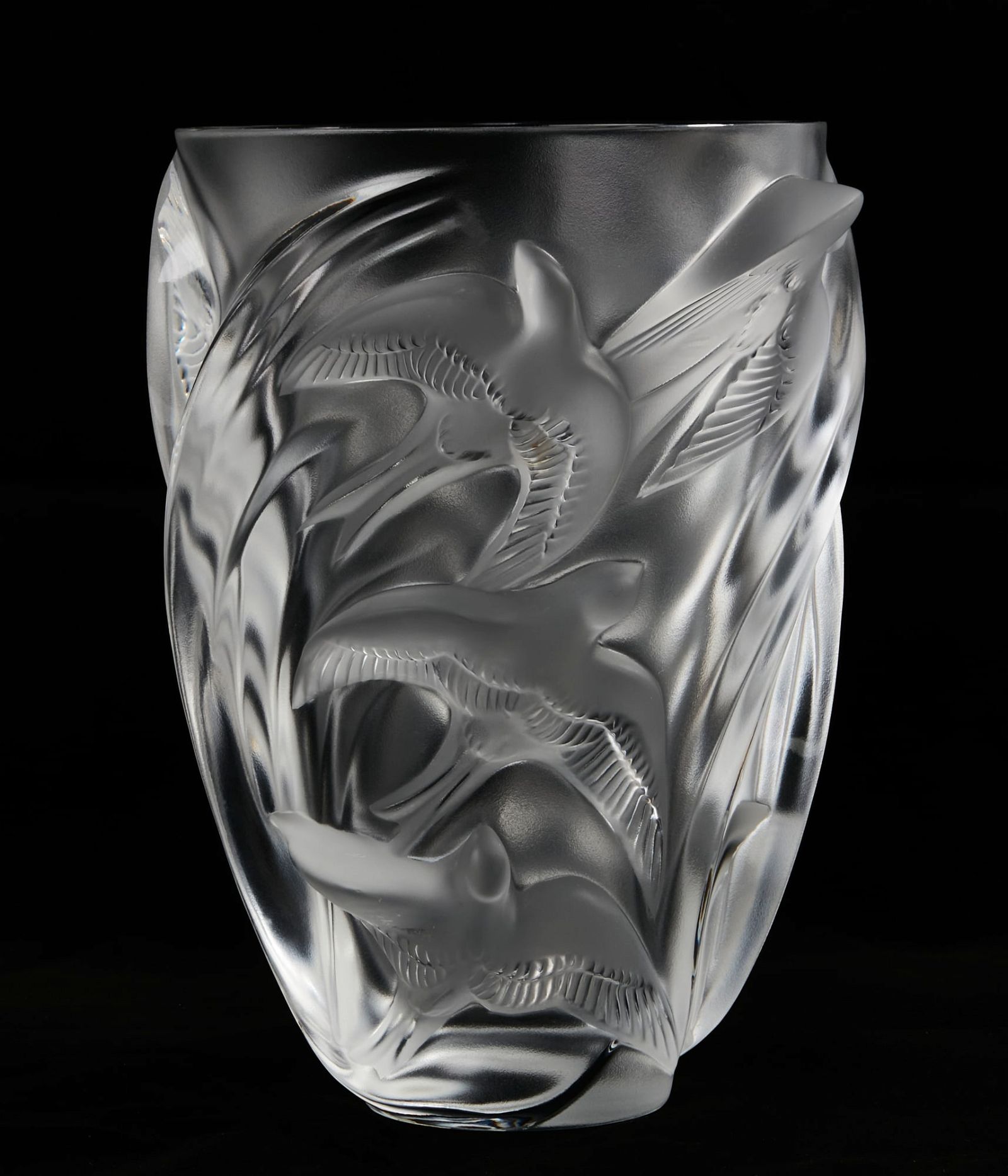 A LALIQUE GLASS VASE: MARTINETSA