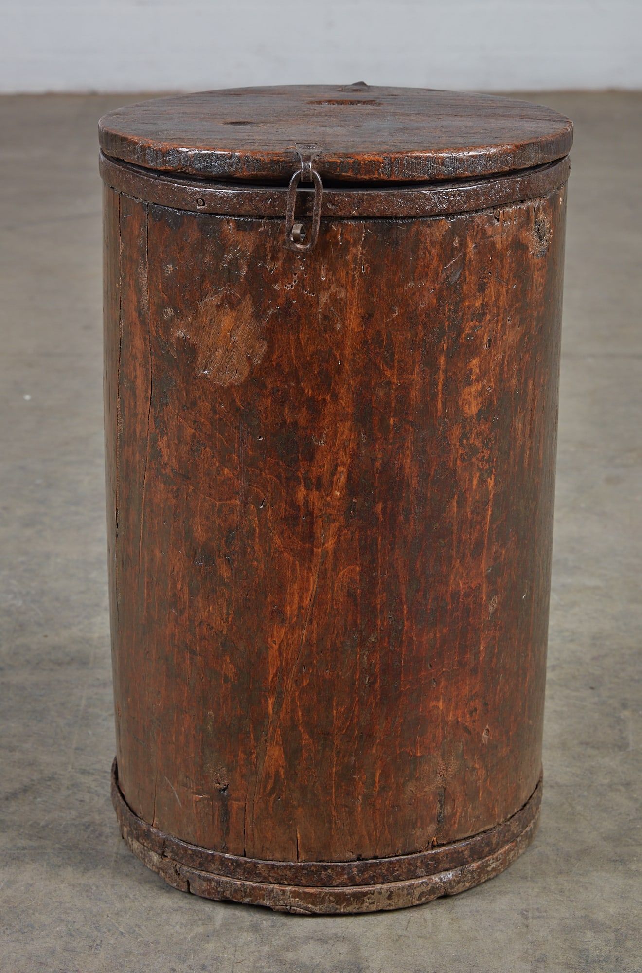 A RUSTIC ROUND OAK AND IRON MOUNTED