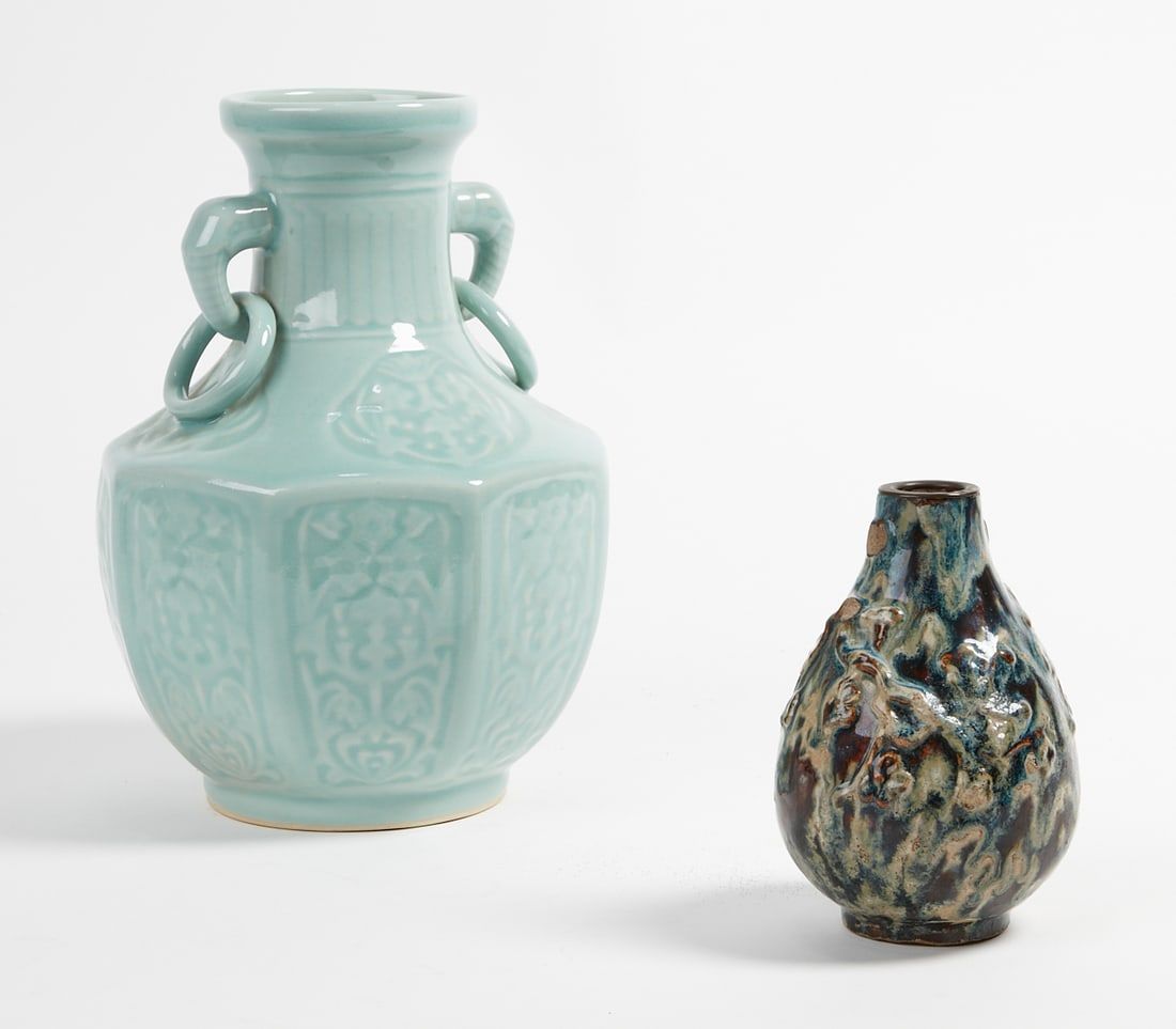 TWO CHINESE PORCELAIN VASESTwo