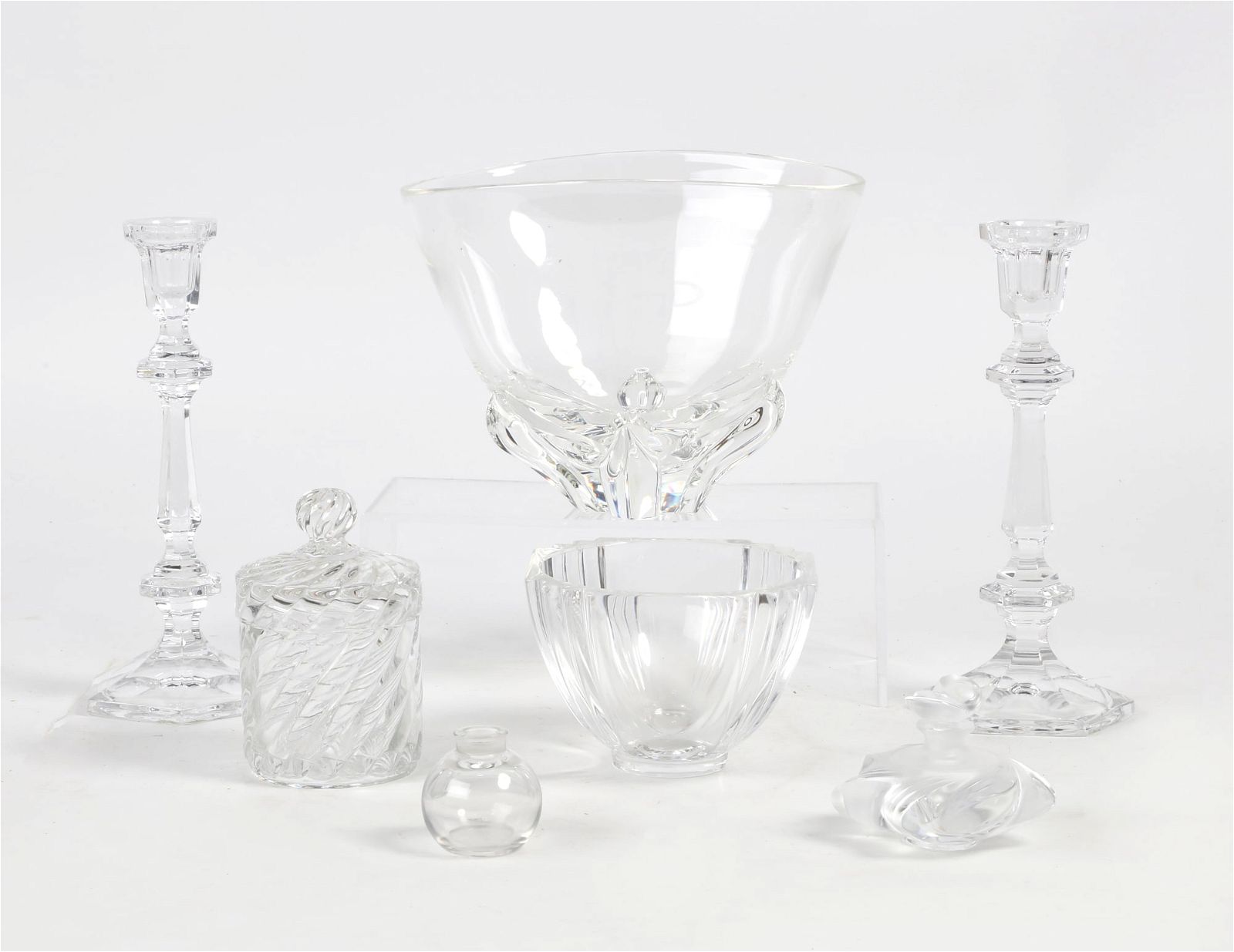 A COLLECTION OF SEVEN CLEAR GLASS