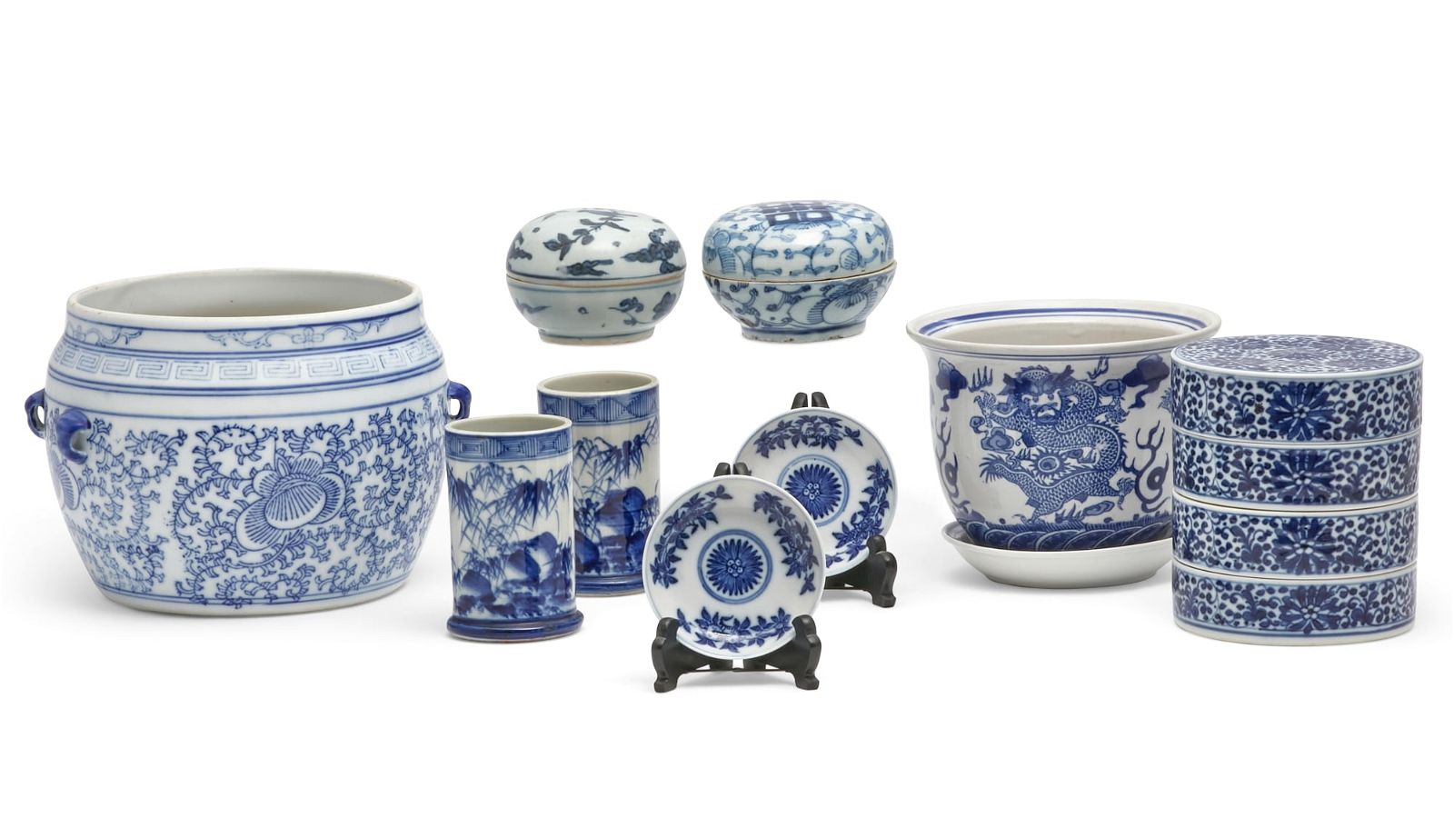 A NINE PIECE GROUP OF ASIAN PORCELAIN