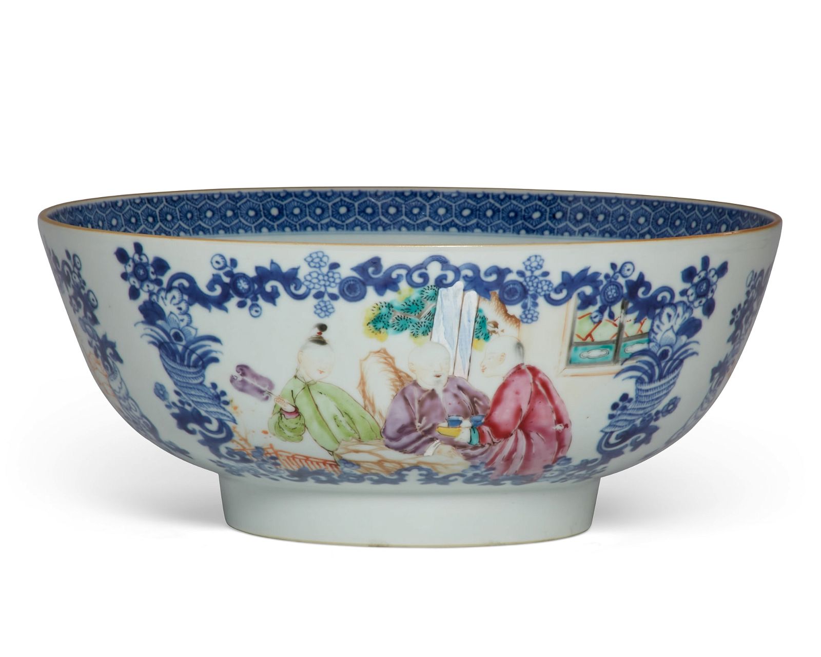A CHINESE EXPORT ENAMELED PORCELAIN