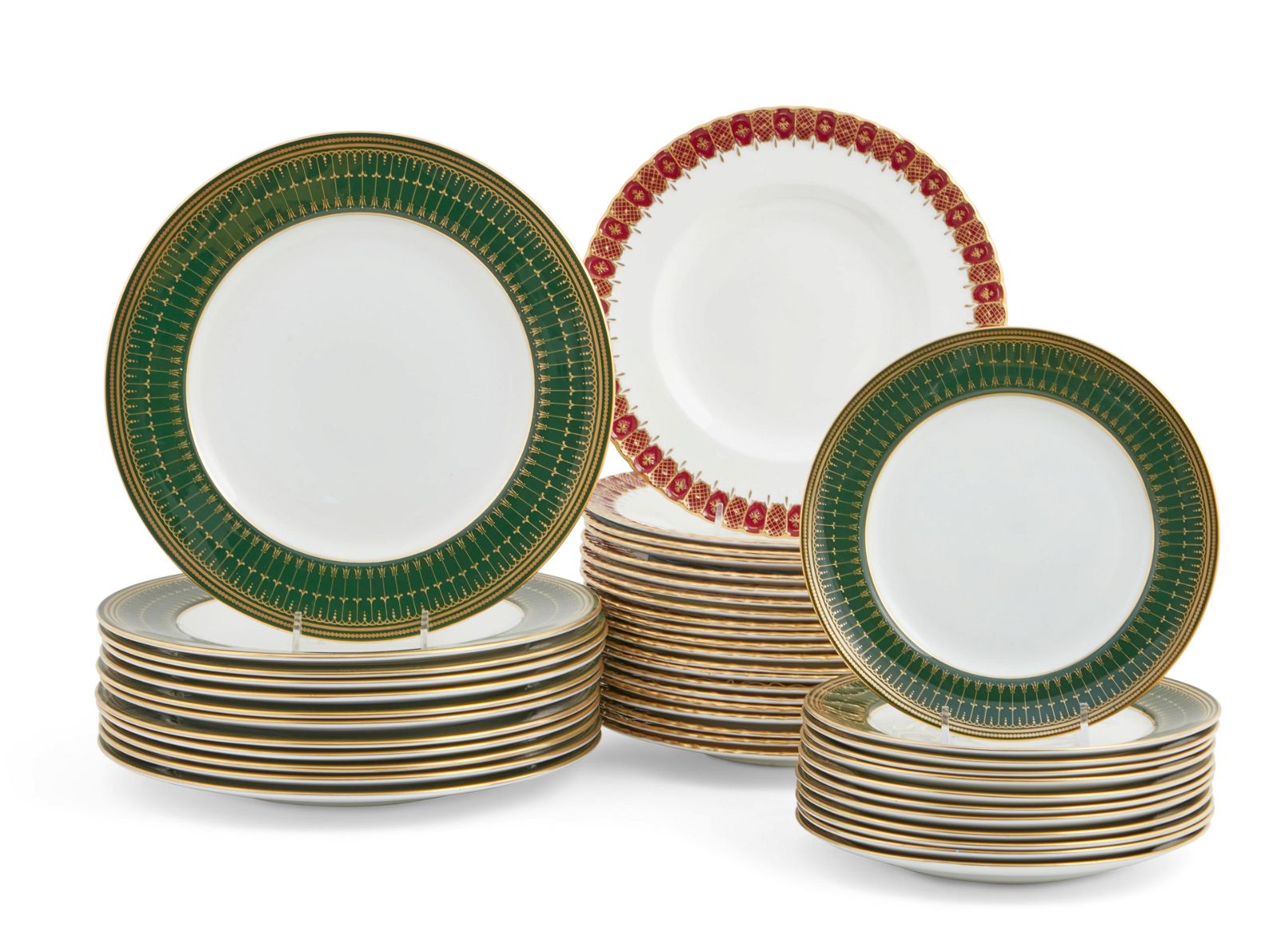 A SUITE OF ENGLISH PORCELAIN DINNERWAREA