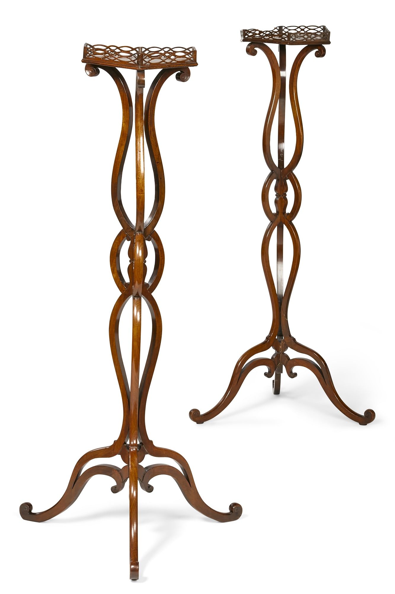 A PAIR OF GEORGE III MAHOGANY CANDLE