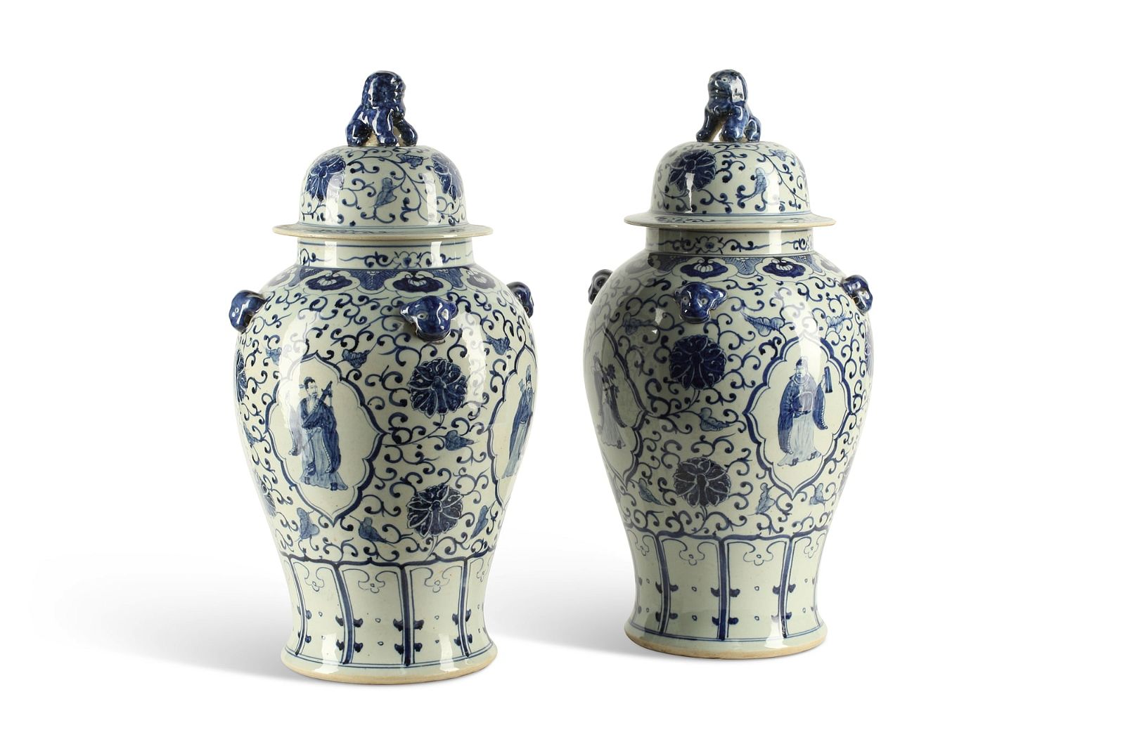 A PAIR OF CHINESE PORCELAIN COVERED