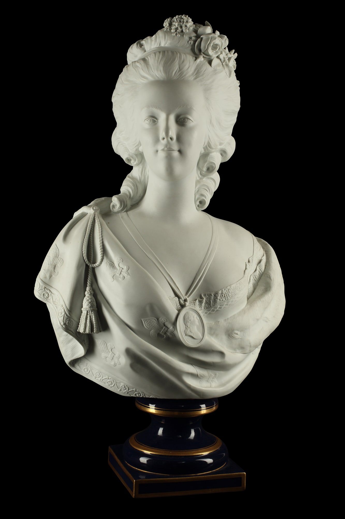 A SEVRES STYLE BISQUE BUST OF MARIE