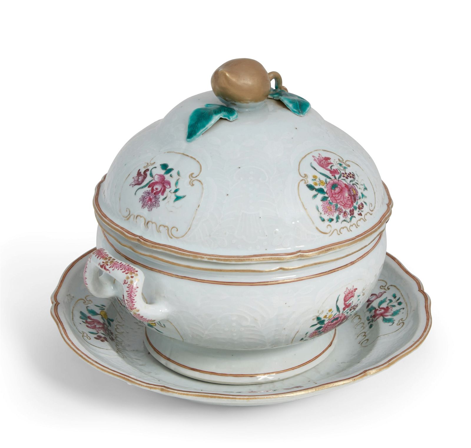 A CHINESE EXPORT PORCELAIN TUREEN