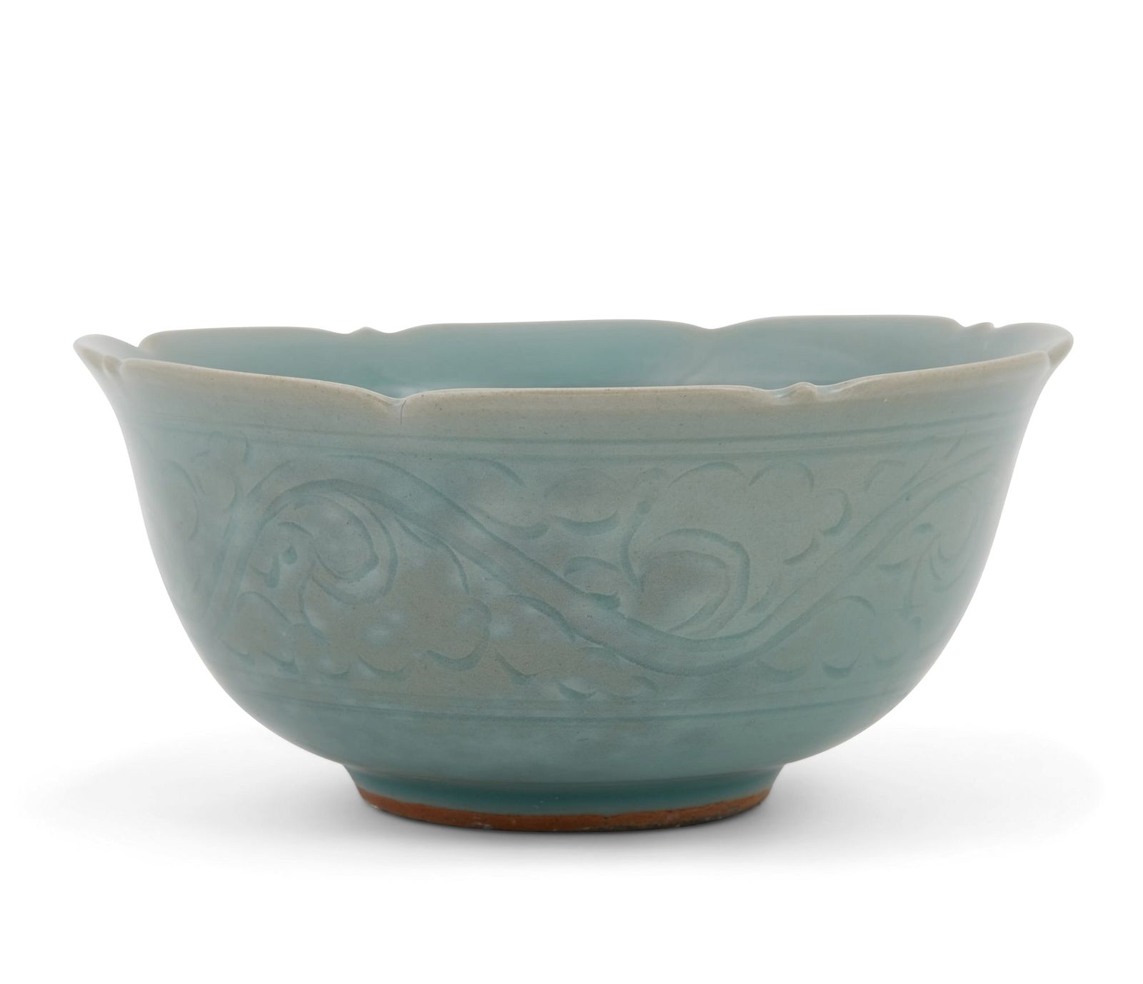 A CHINESE PORCELAIN BOWL WITH LOTUS