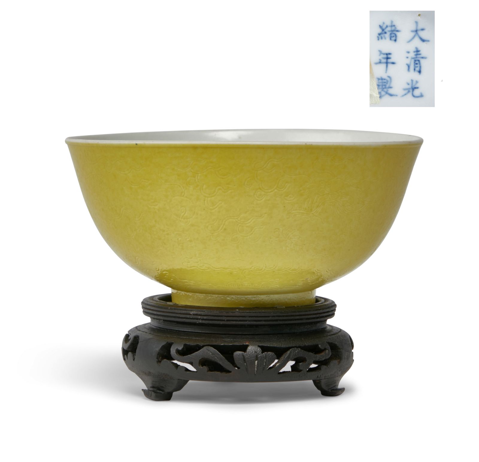 A CHINESE YELLOW GLAZED PORCELAIN