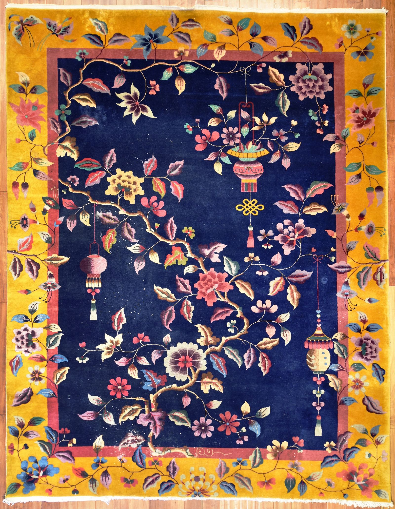 A CHINESE NICHOLS RUG, EARLY 20TH