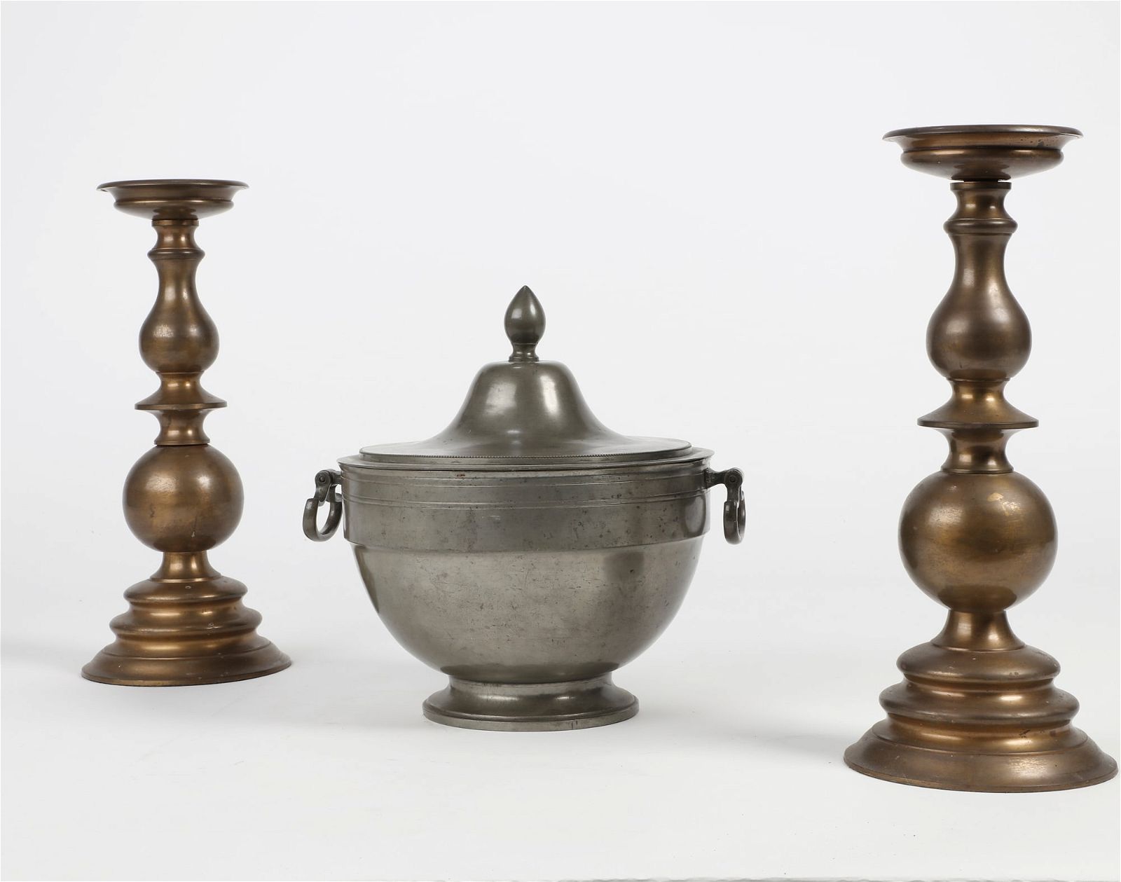 A DUTCH PEWTER COVERED TUREEN, 18TH