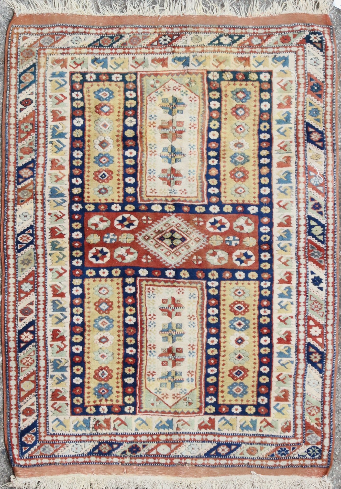 A TURKISH RUG, POST 1950A Turkish