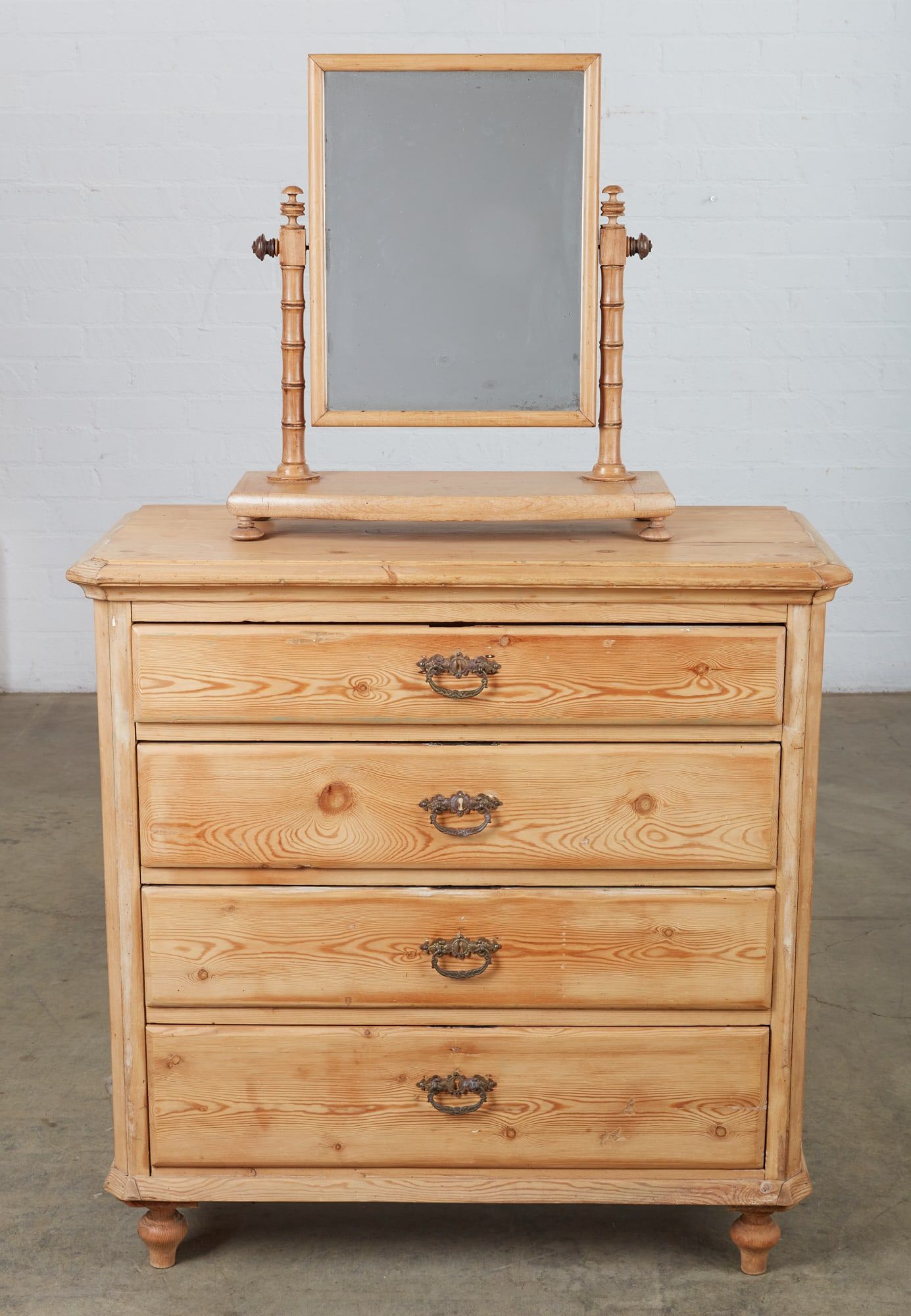 AN AMERICAN PINE CHEST OF DRAWERS,