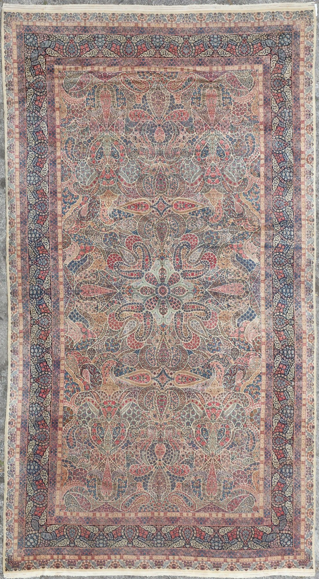 A KIRMAN RUG, SECOND QUARTER 20TH