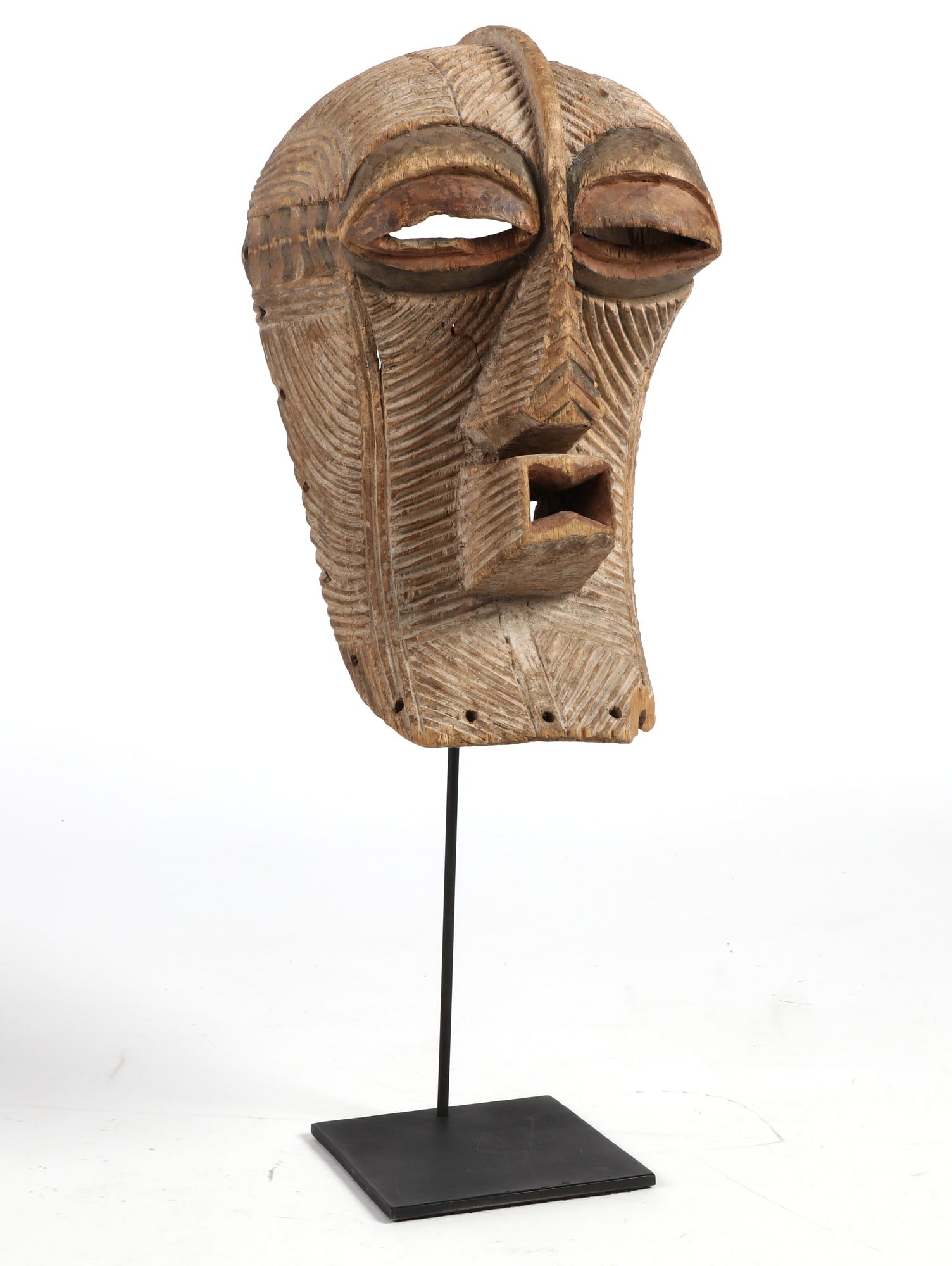 AN AFRICAN TRIBAL CARVED WOOD KIFWEBE