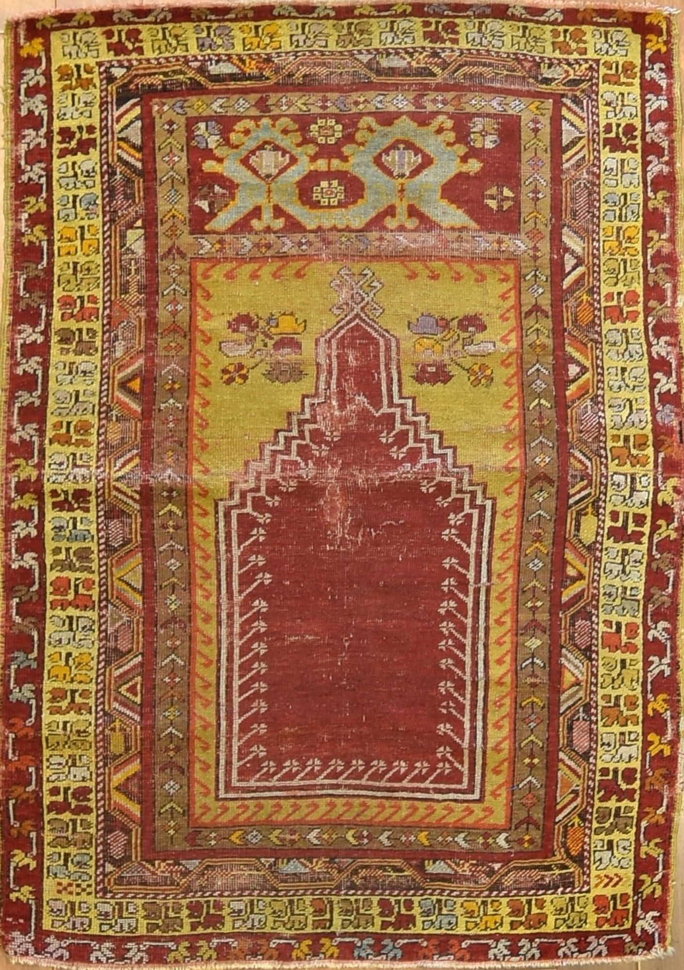 AN ANATOLIAN RUG, EARLY 20TH CENTURYAn