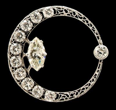 Diamond circle crescent brooch  90a56