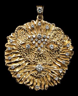Gold lion pendant, diamonds, 14