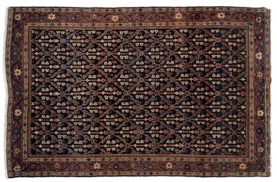 Mahal rug, repeating lattice designs