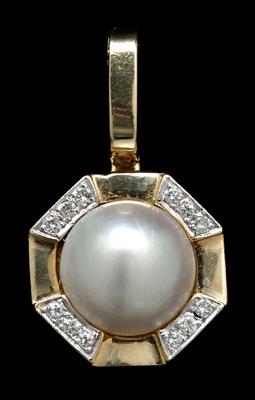 Diamond and pearl pendant, 12 round
