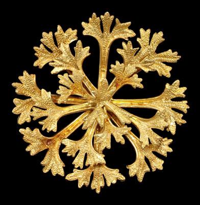 18 kt gold brooch round foliate 90cd5