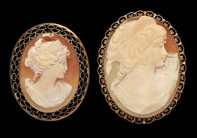 Two Victorian cameos pendant brooch  90d08