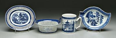 Four pieces Chinese export porcelain: