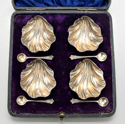 Cased English silver salts spoons  912b1
