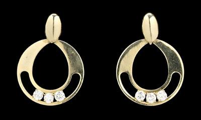 Pair diamond hoop earrings six 910c7