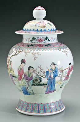 Chinese famille rose lidded jar  91134