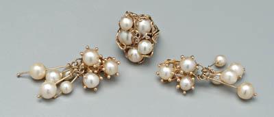 Three piece pearl jewelry suite  917de
