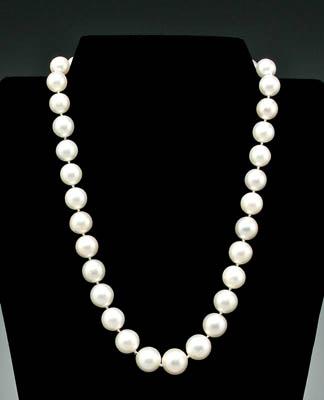 South Seas pearl necklace, knotted