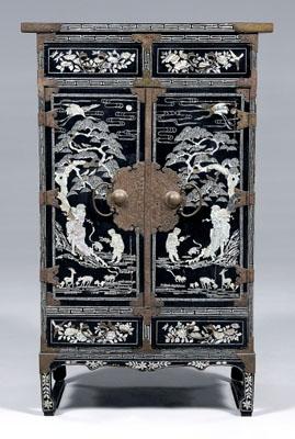 Asian inlaid chest black lacquered 919d8