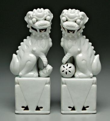 Japanese porcelain Buddhist lions  91be4