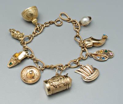 Gold charm bracelet, 18 kt. yellow