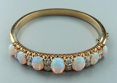Diamond and opal bracelet, 12 graduating