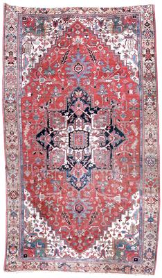 Serapi rug, elaborate central medallion