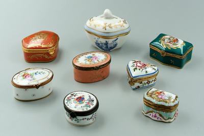 Eight porcelain dresser boxes  91fba