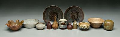 13 assorted pieces pottery: bowl