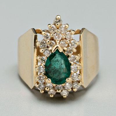 Emerald and diamond ring central 91cb7