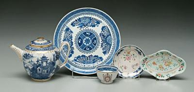 Five pieces Chinese export porcelain  92309
