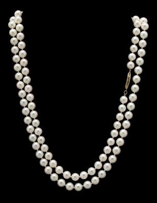 Cultured pearl necklace, single