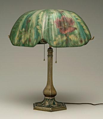 Pairpoint lamp, paneled urn above leaf