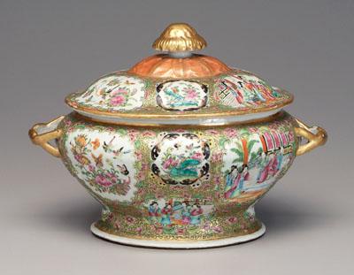 Chinese famille rose lidded tureen,