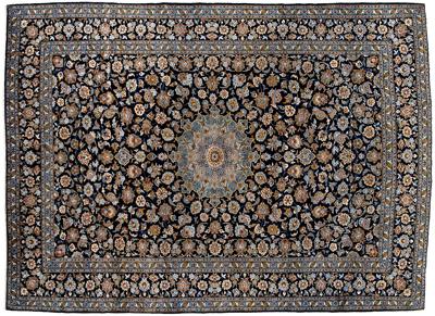 Kashan rug, central medallion on